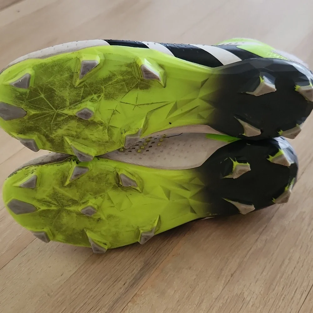 Adidas Mens Predator Accuracy 2 Firm Ground FG Soccer Football Boots Cleats 7.5
